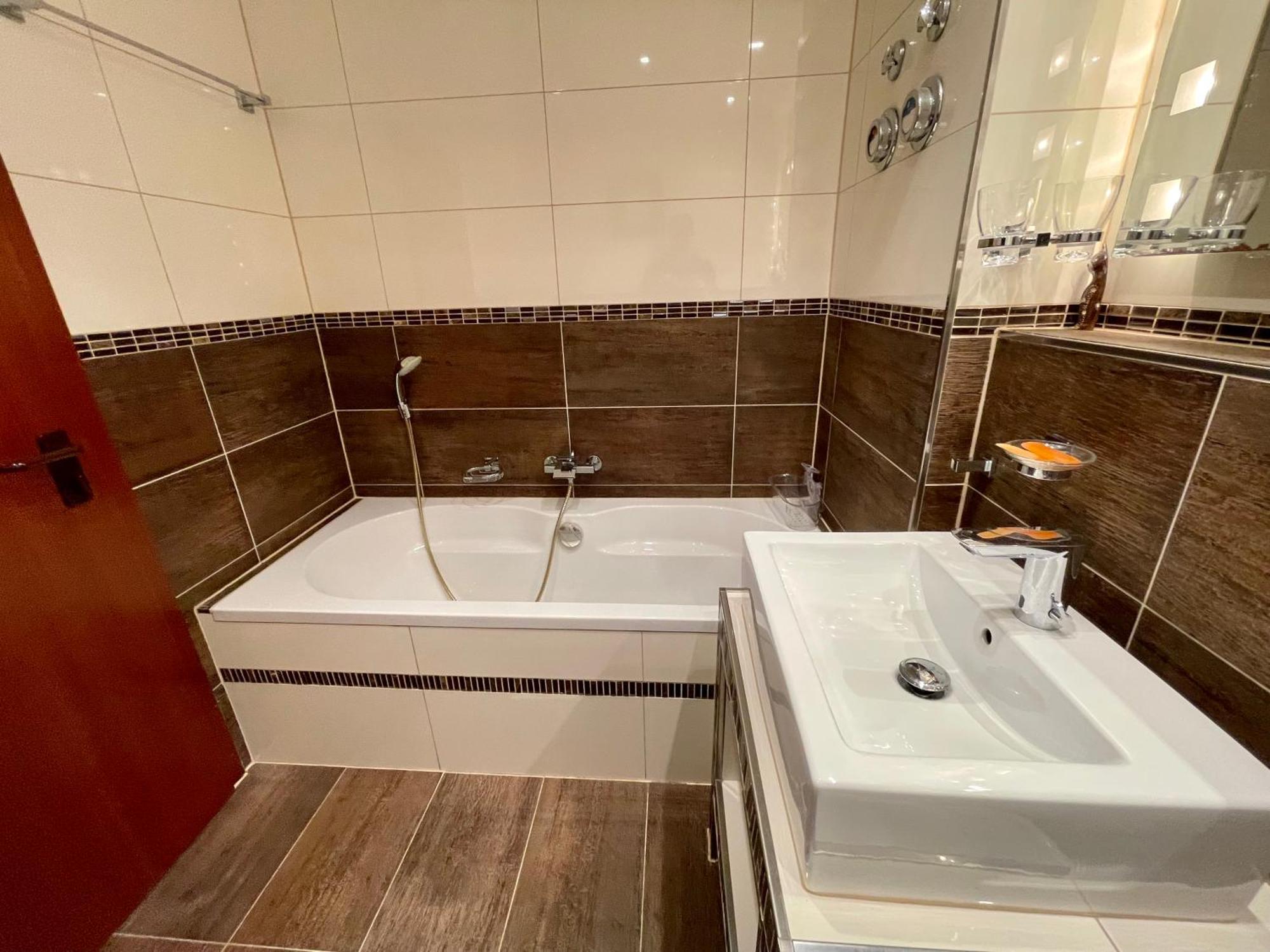 Wunderschoenes 2 Zimmer Apartment Zentrum Goldstadt Pforzheim Ngoại thất bức ảnh