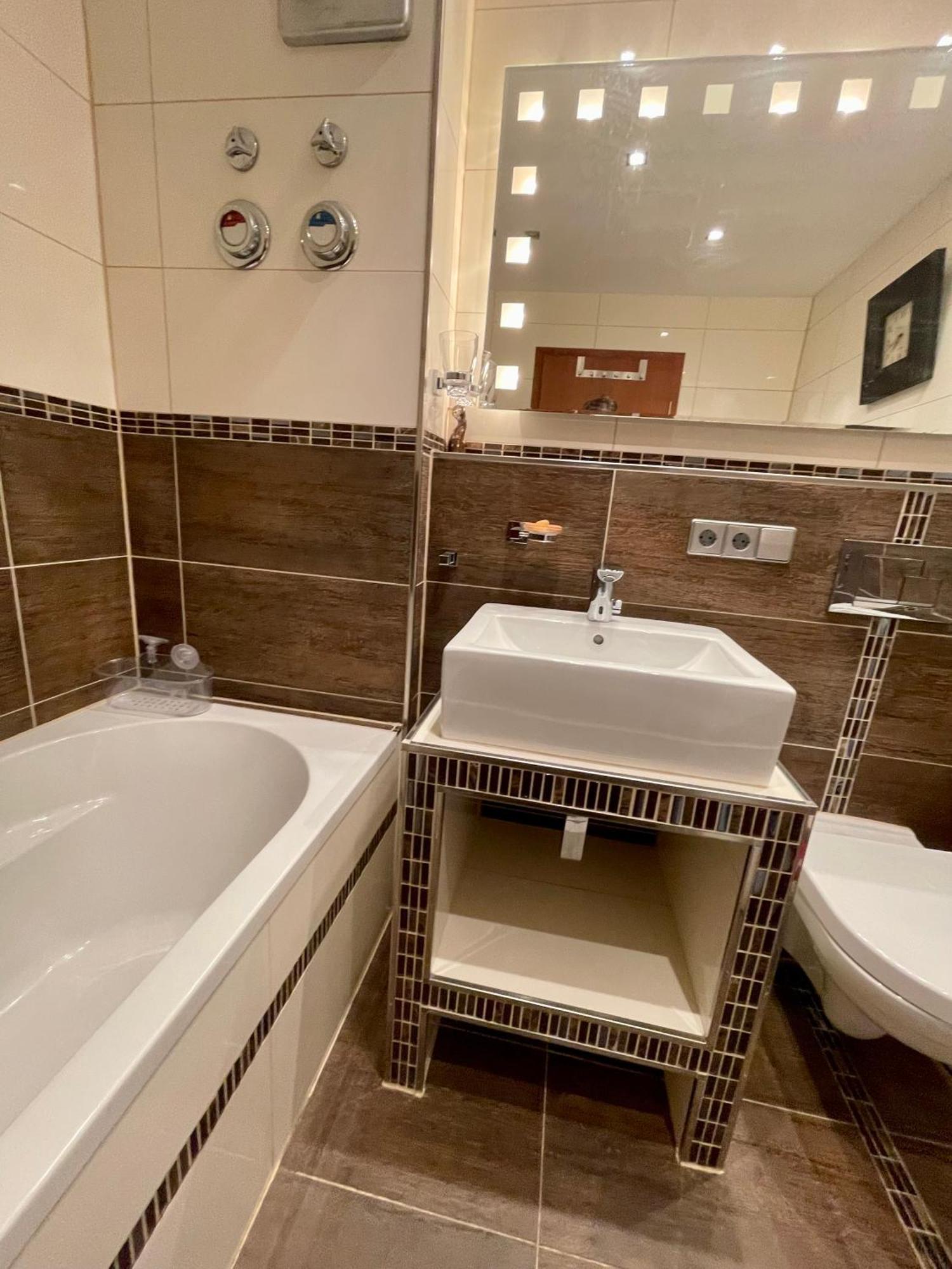 Wunderschoenes 2 Zimmer Apartment Zentrum Goldstadt Pforzheim Ngoại thất bức ảnh